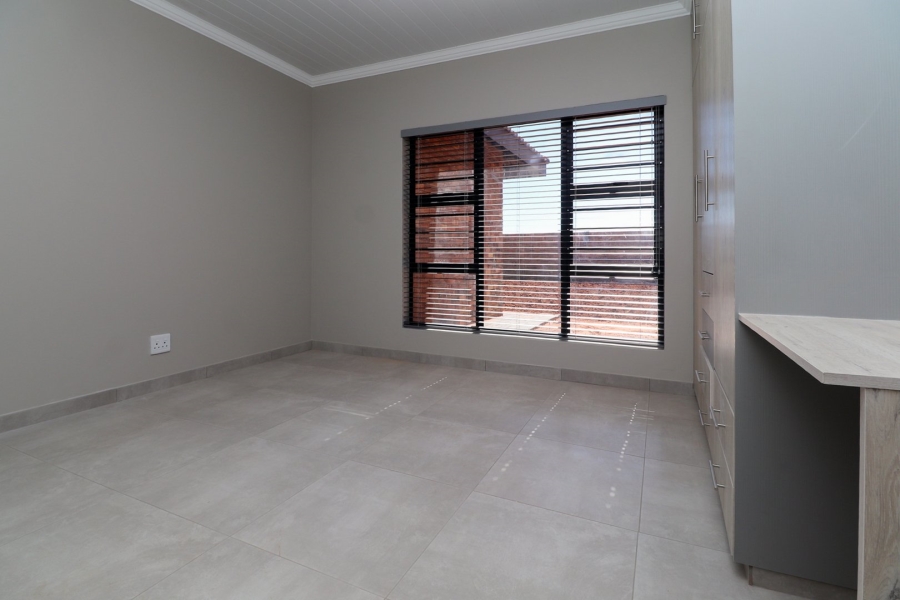 To Let 3 Bedroom Property for Rent in Flamwood North West